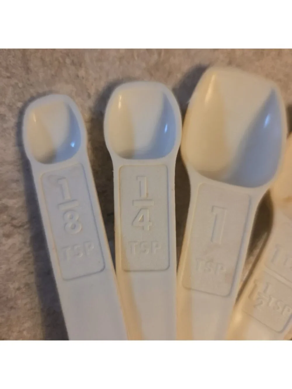 Vintage Cream Tupperware Measuring Spoons with Ring Set of 6 AS IS